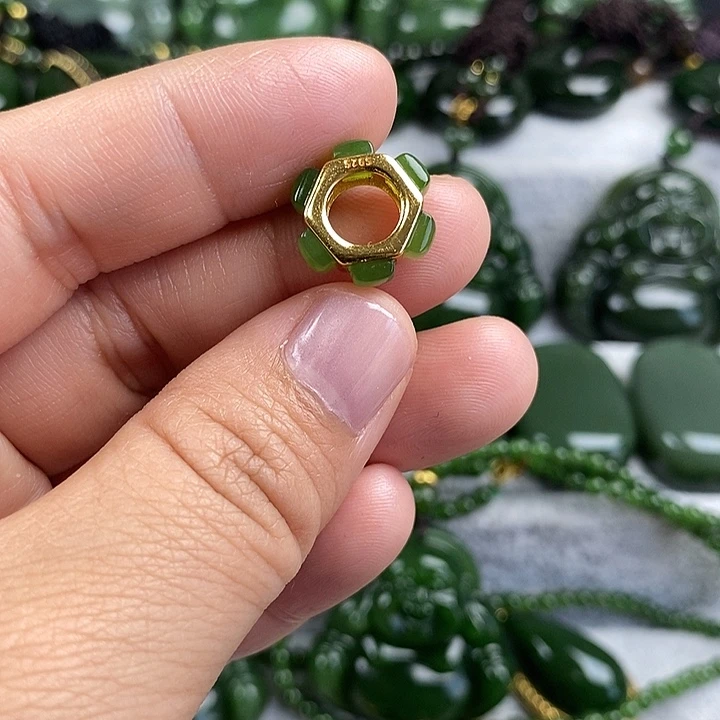 和田玉（碧玉）未镶嵌颈饰