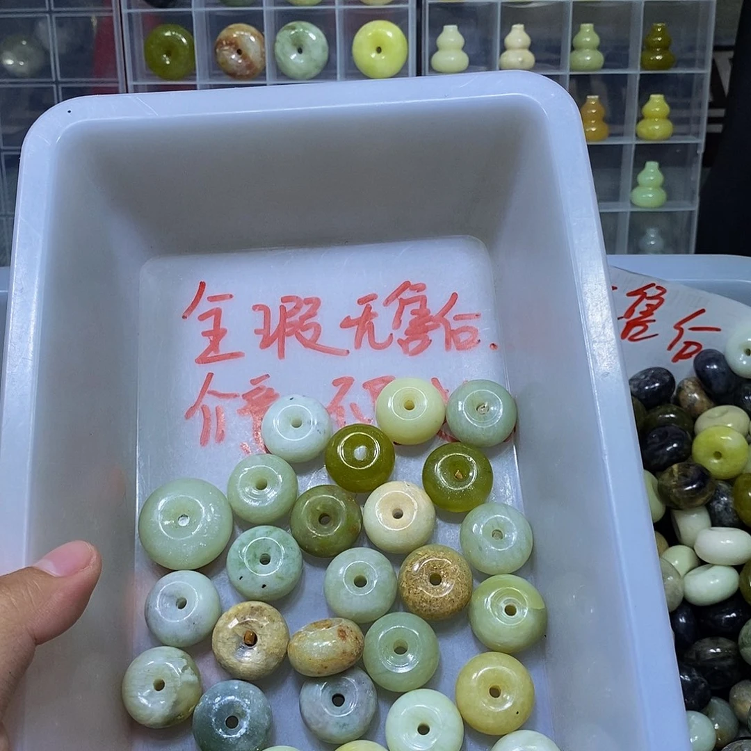 合金蛇纹石玉颈饰68
