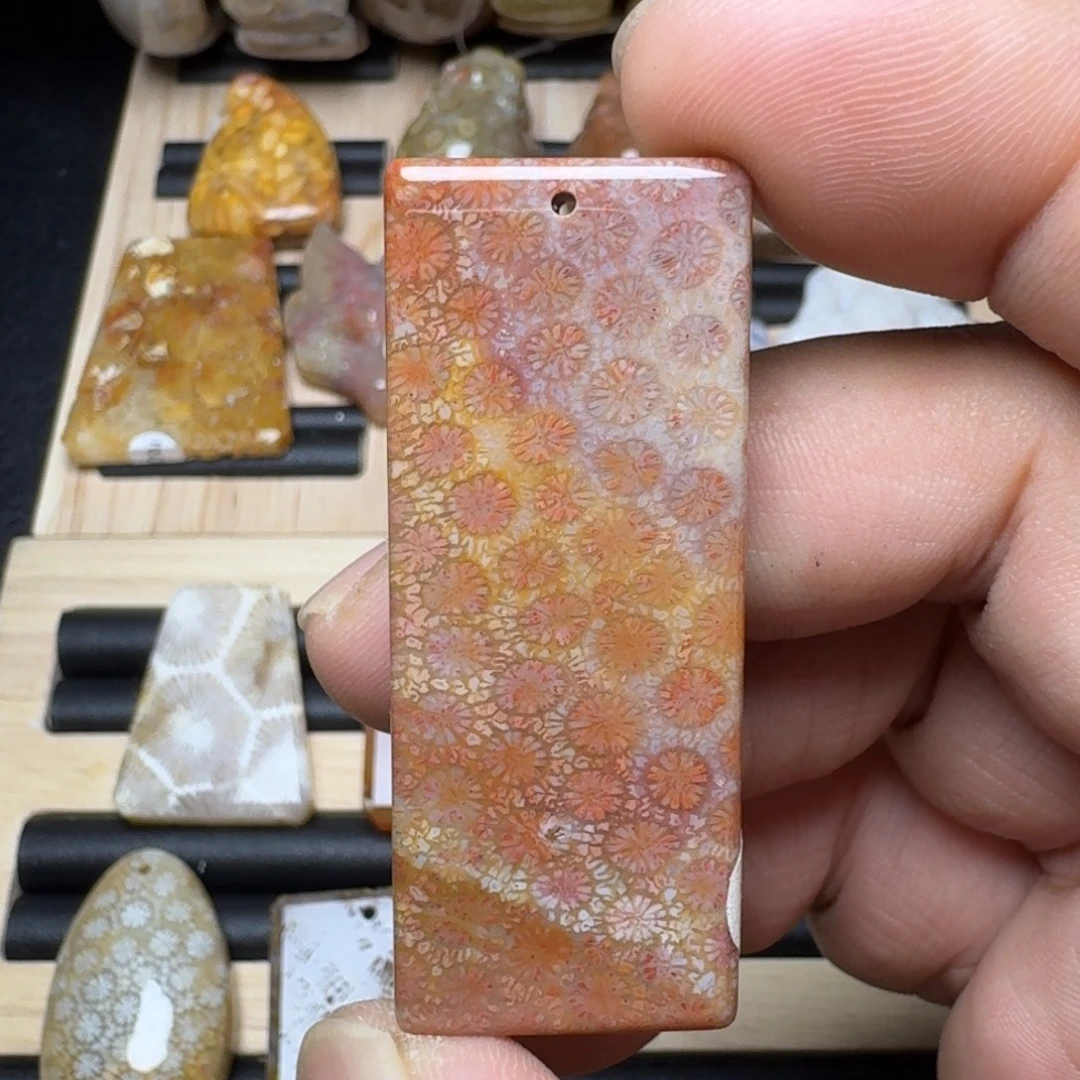 未镶嵌纯天然色有机玉石保真色硅化玉