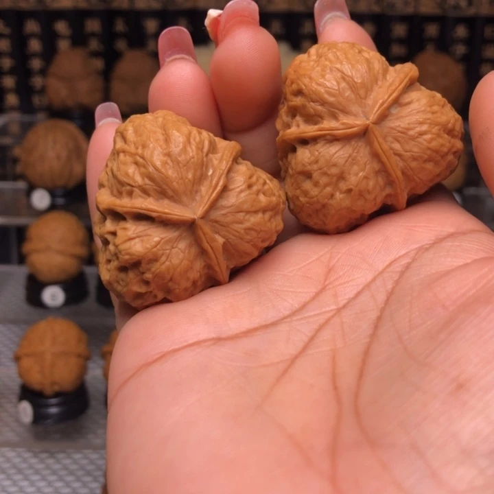 橄榄核吊坠51花开富贵三楞