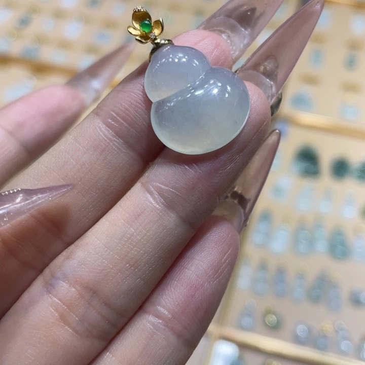 翡翠18K金镶嵌吊坠(不含链)大****?