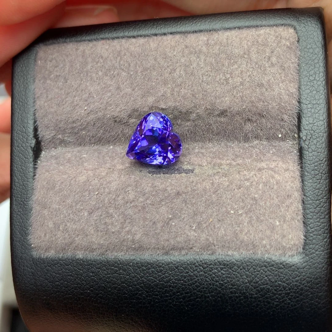 未镶嵌裸石坦桑石4.285ct