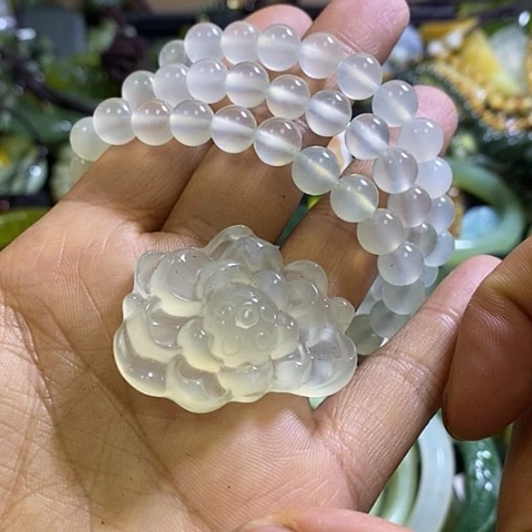 岫玉未镶嵌颈饰挂件