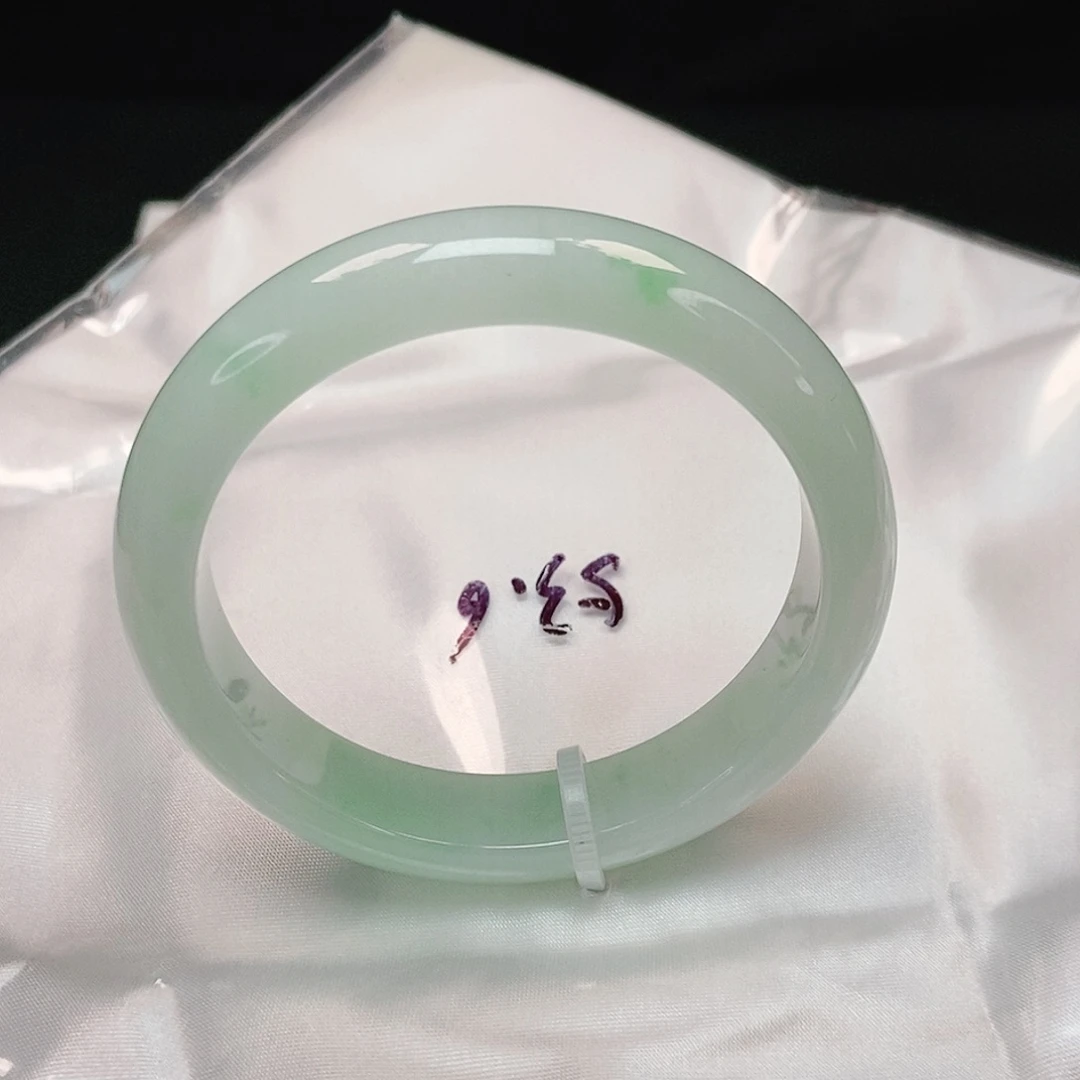 翡翠手镯未镶嵌正圈