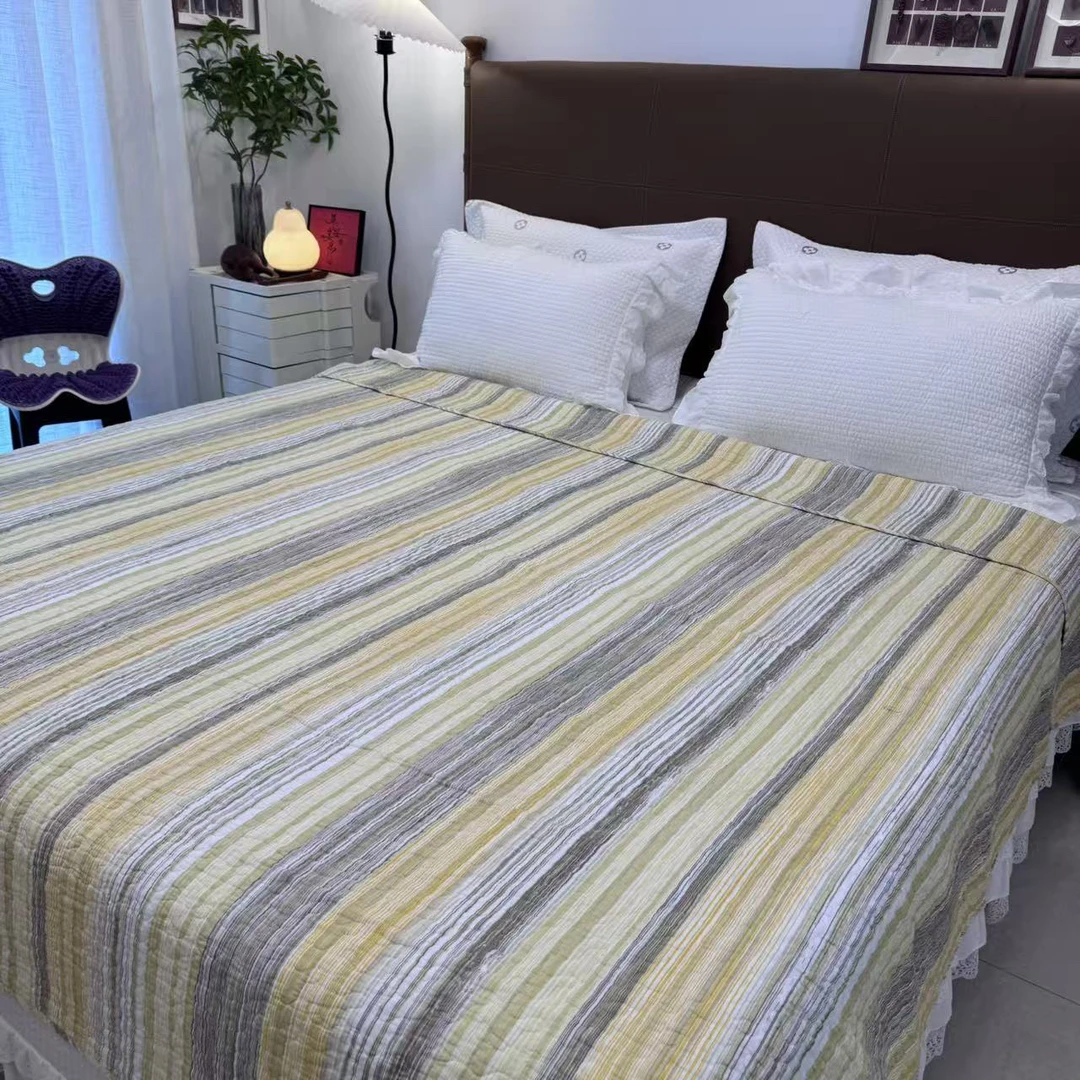 黄条纹200*230绗缝夹棉床盖可铺可盖