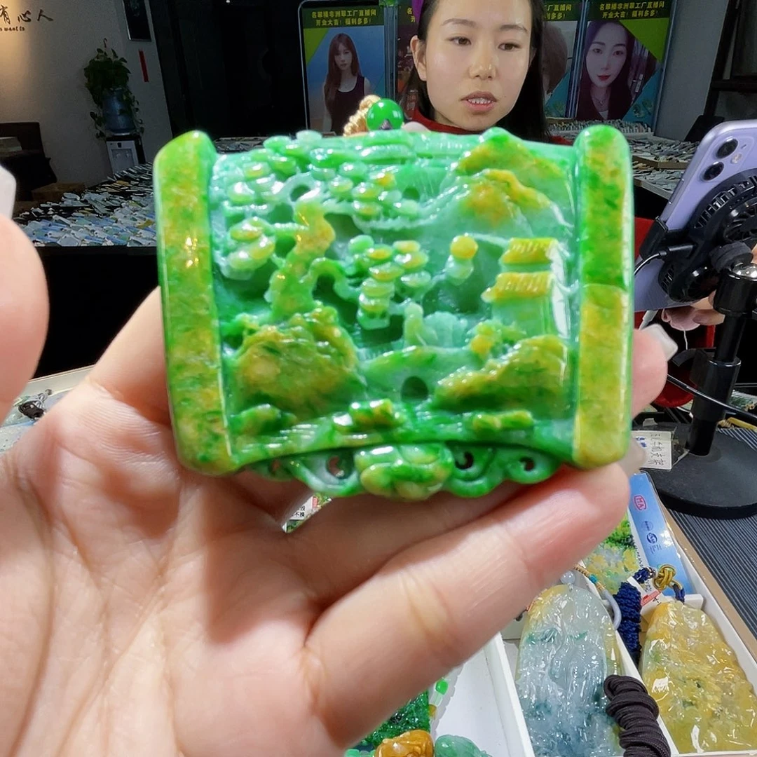 颈饰未镶嵌翡翠一