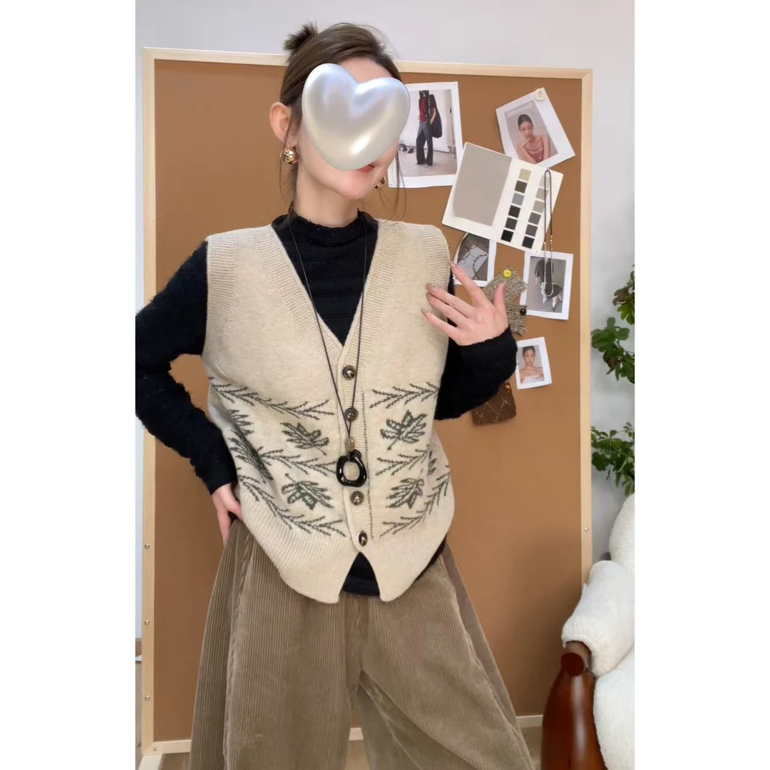 玖了个玖 2025秋季新款V领单排扣叠穿针织马甲上衣2509C5923