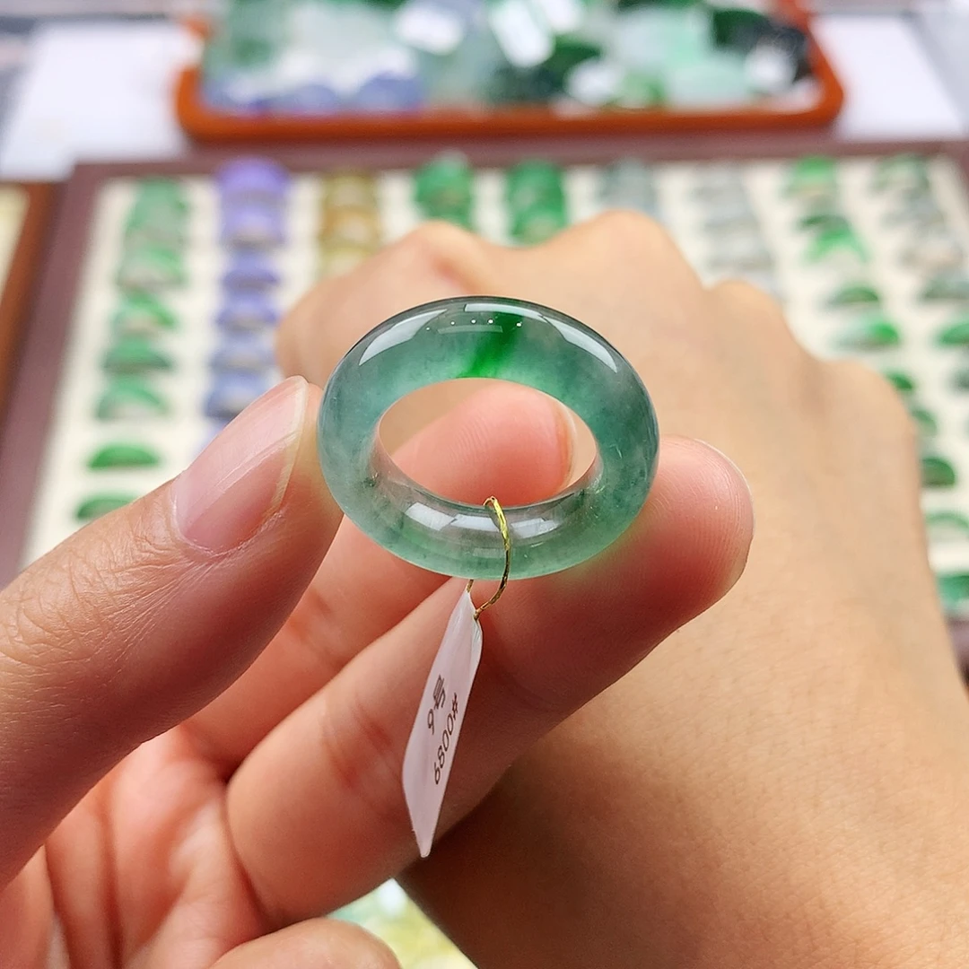 翡翠未镶嵌戒指9hao