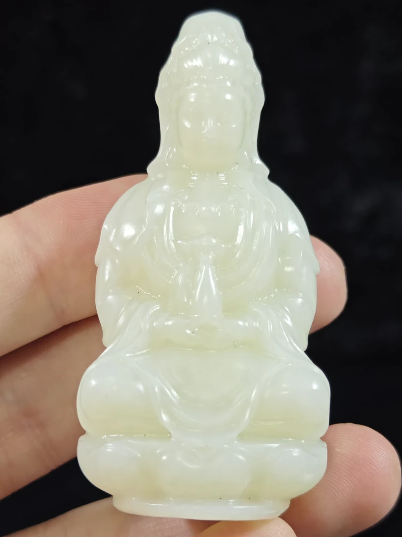 旧藏天然和田玉观音普渡众生坐观天下摆件63克65*28*20mm