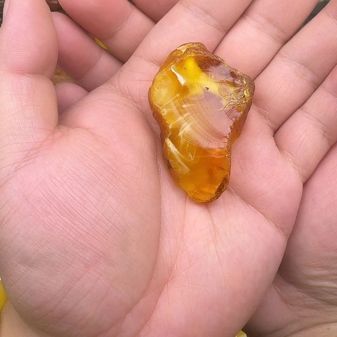 未镶嵌蜜蜡裸石小**干原石