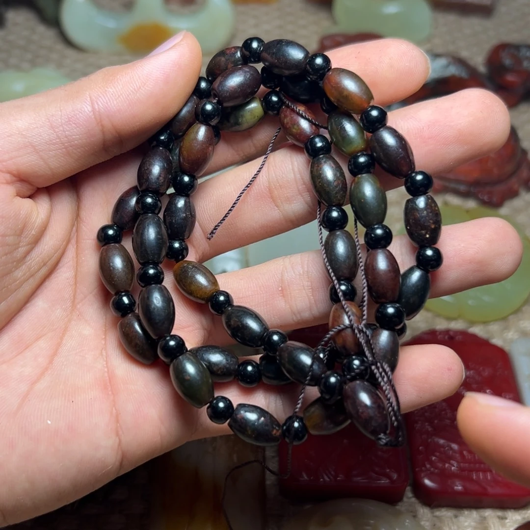 未镶嵌蛇纹石玉颈饰