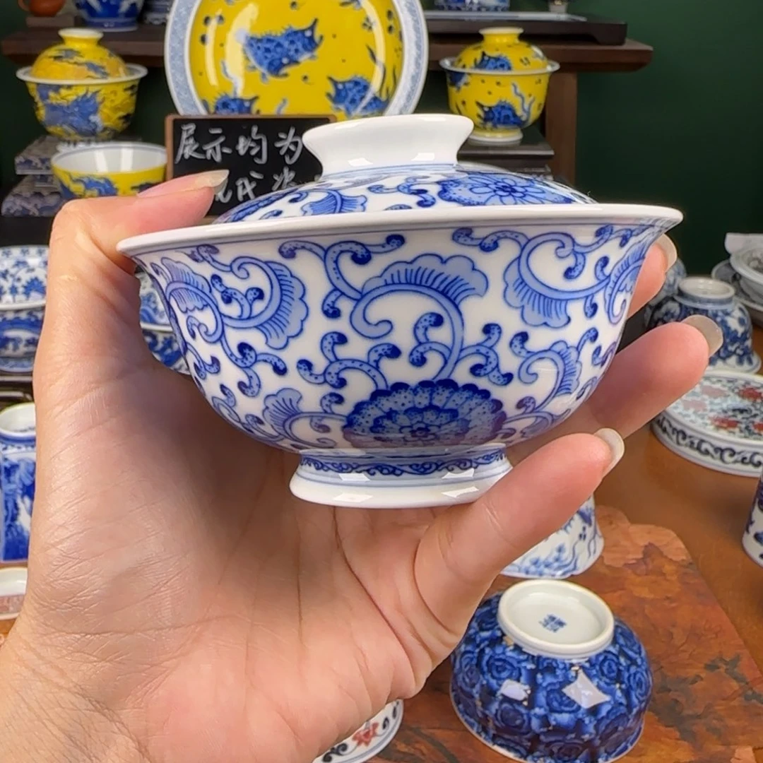 杯福利青花缠枝盖碗？微瑕。