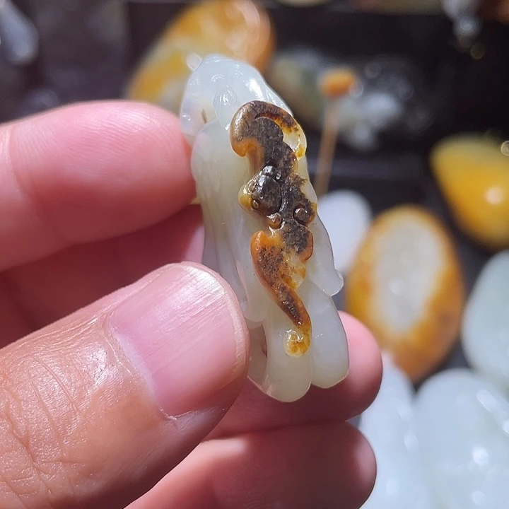 颈饰未镶嵌和田玉（糖玉）