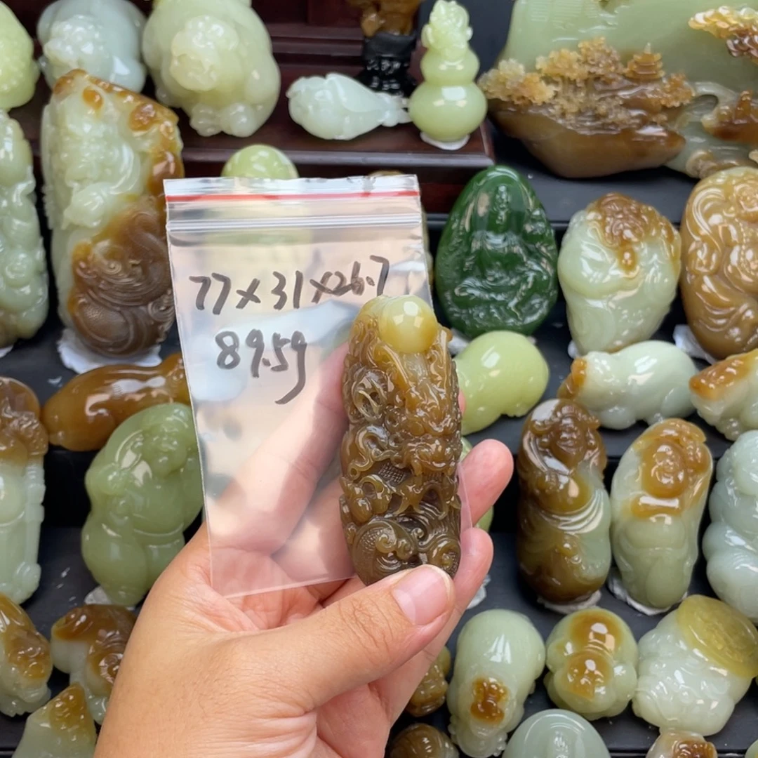 土***儿和田玉未镶嵌颈饰