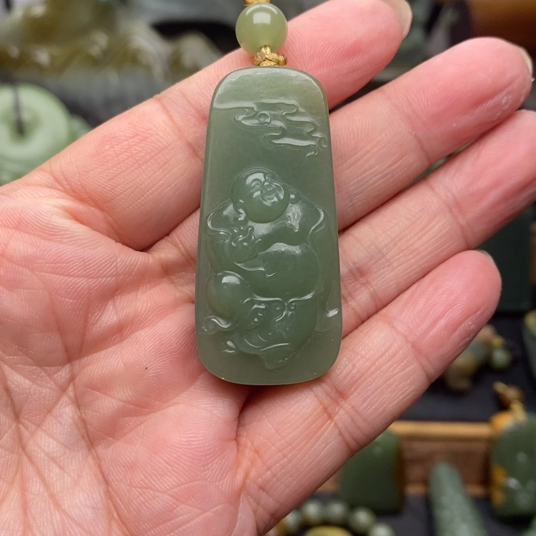 未镶嵌岫岩河磨玉（透闪石质玉）挂件