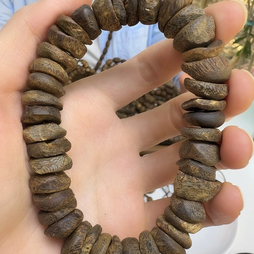 ****.沉香沉香碎屑沉水壳仔31克绿奇楠乌身圆叶