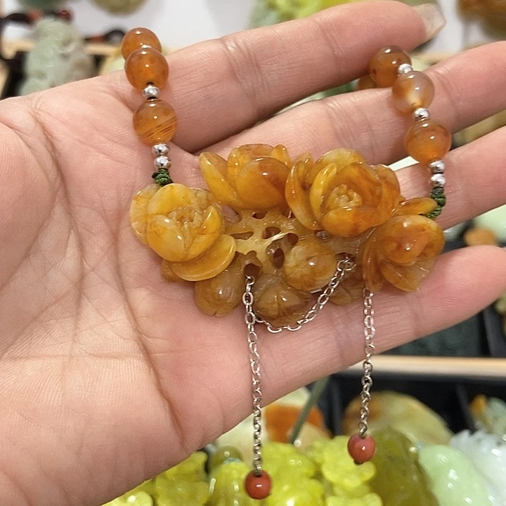 蛇纹石玉挂件未镶嵌