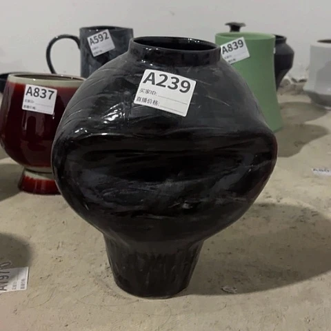 陶瓷哇塞小珑福利花瓶A239