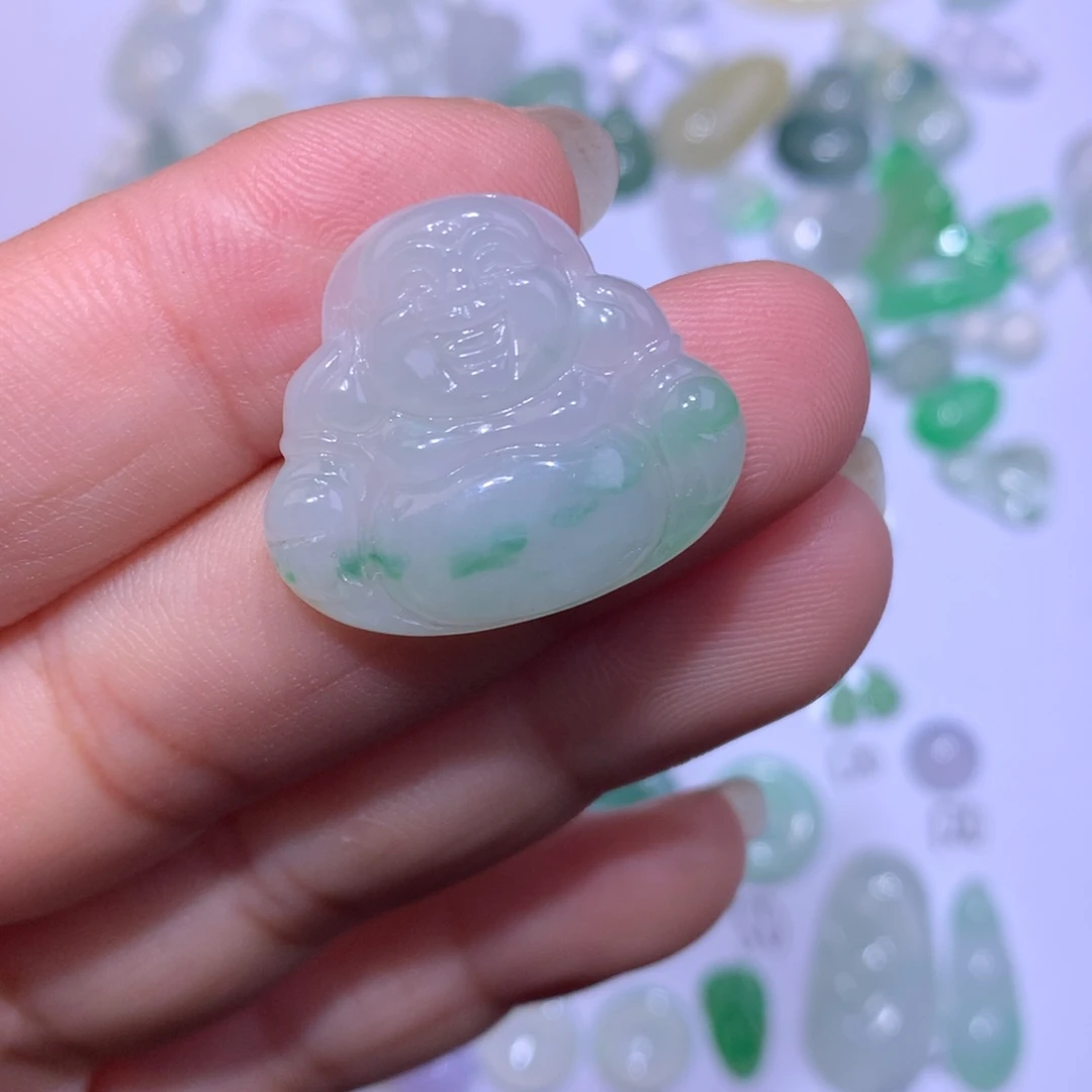 翡翠未镶嵌颈饰佛