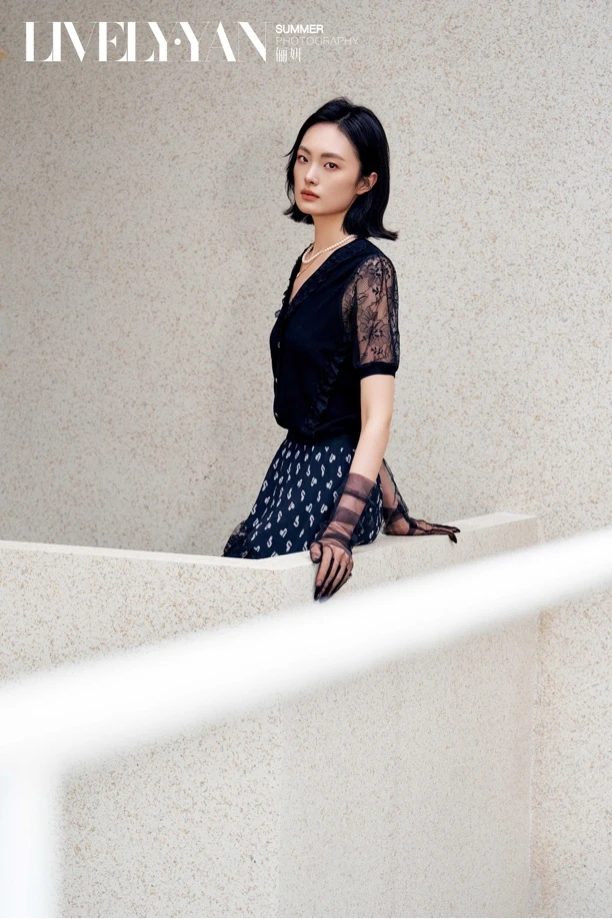 俪妍【LIVELY·YAN】25夏季新品V领提花蕾丝小开衫上衣77562-11显瘦