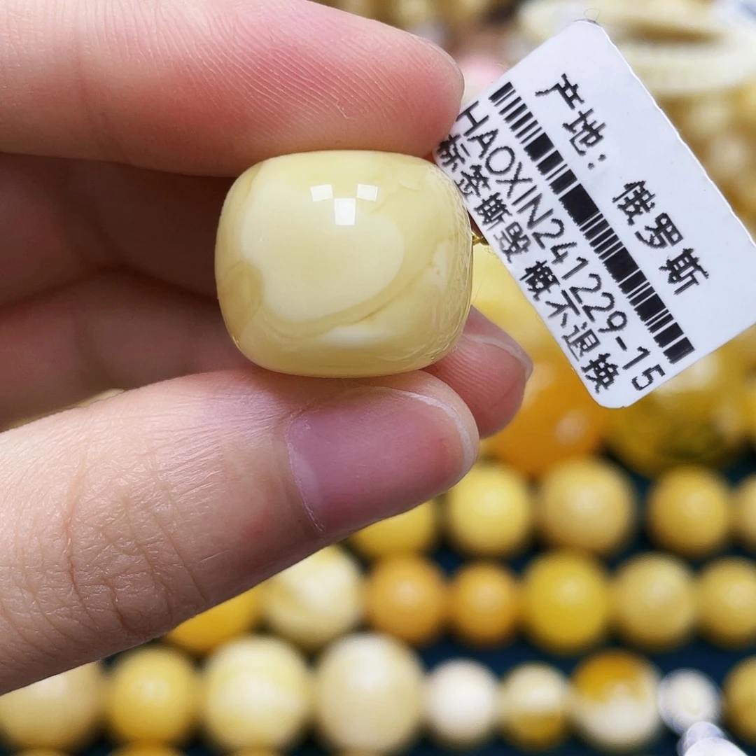 琥珀未镶嵌裸石18.6*15.9mm.