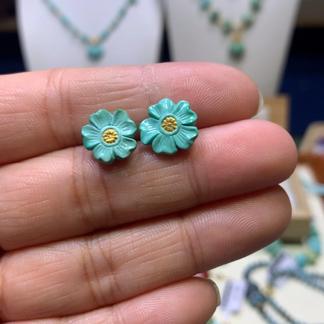 绿松石18K金镶嵌耳钉