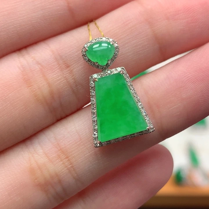 颈饰18K金镶嵌翡翠翡翠