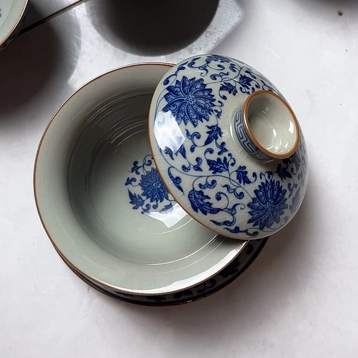青花缠枝莲元宝盖碗开片釉