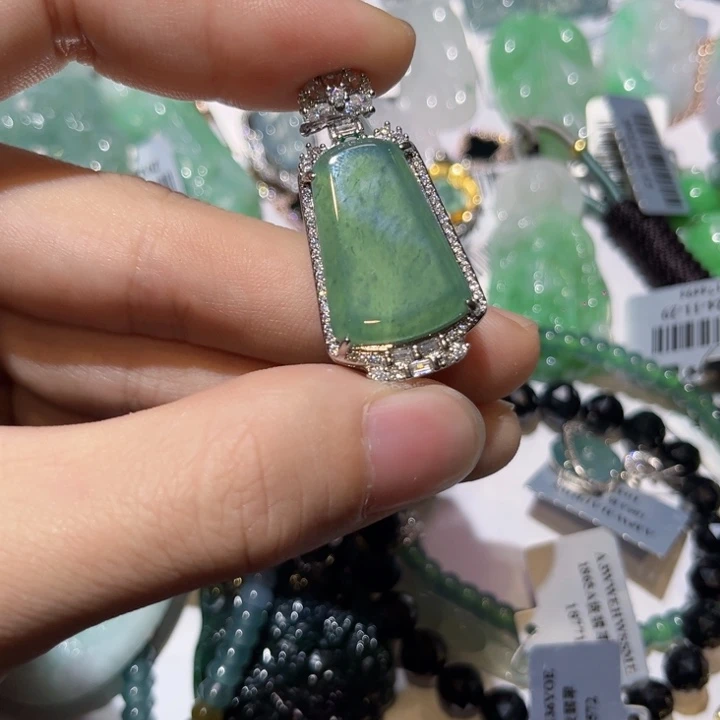 翡翠颈饰未镶嵌天然翡翠A 货