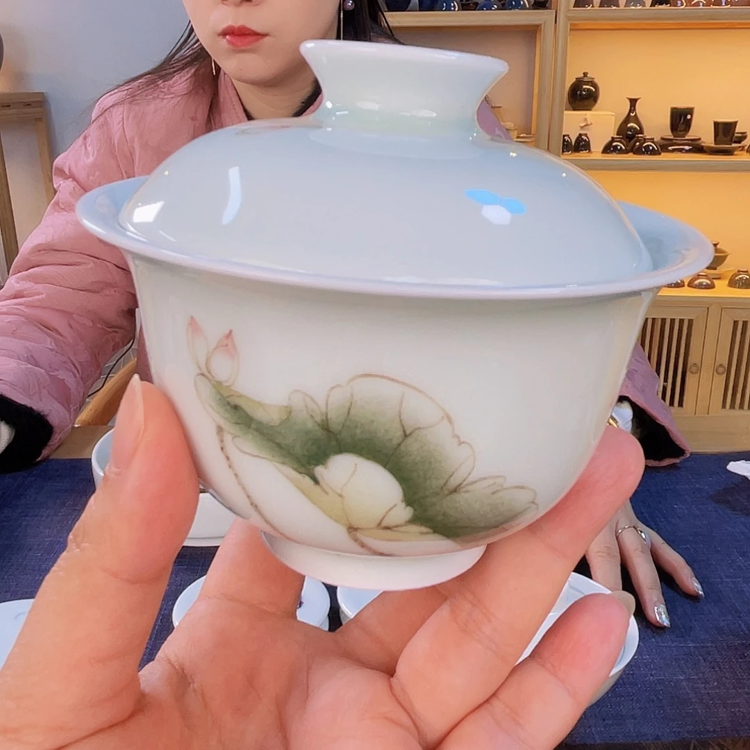 戏墨白釉荷花盖碗