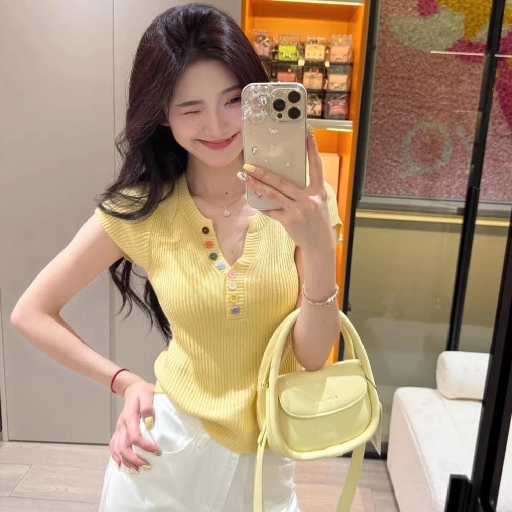 【现货彩虹扣】上衣洋气毛针织衫韩版显瘦短袖V领宽松型百搭女装T恤