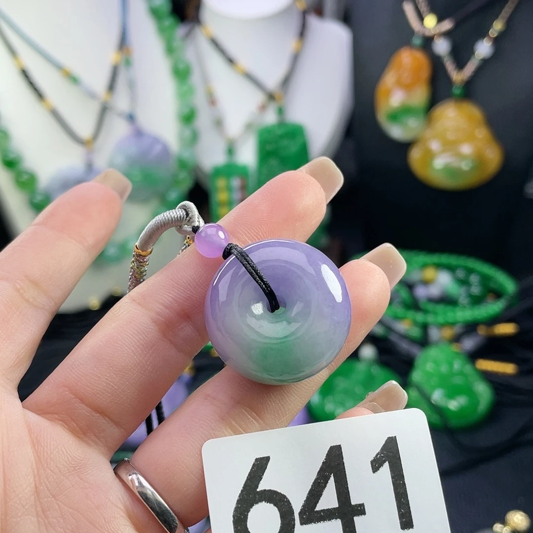 翡翠未镶嵌吊坠(赠链)