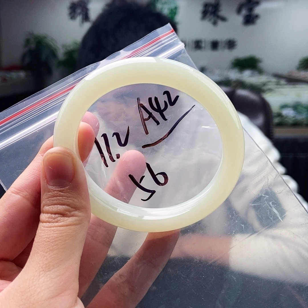 和田玉未镶嵌手镯拍一发一