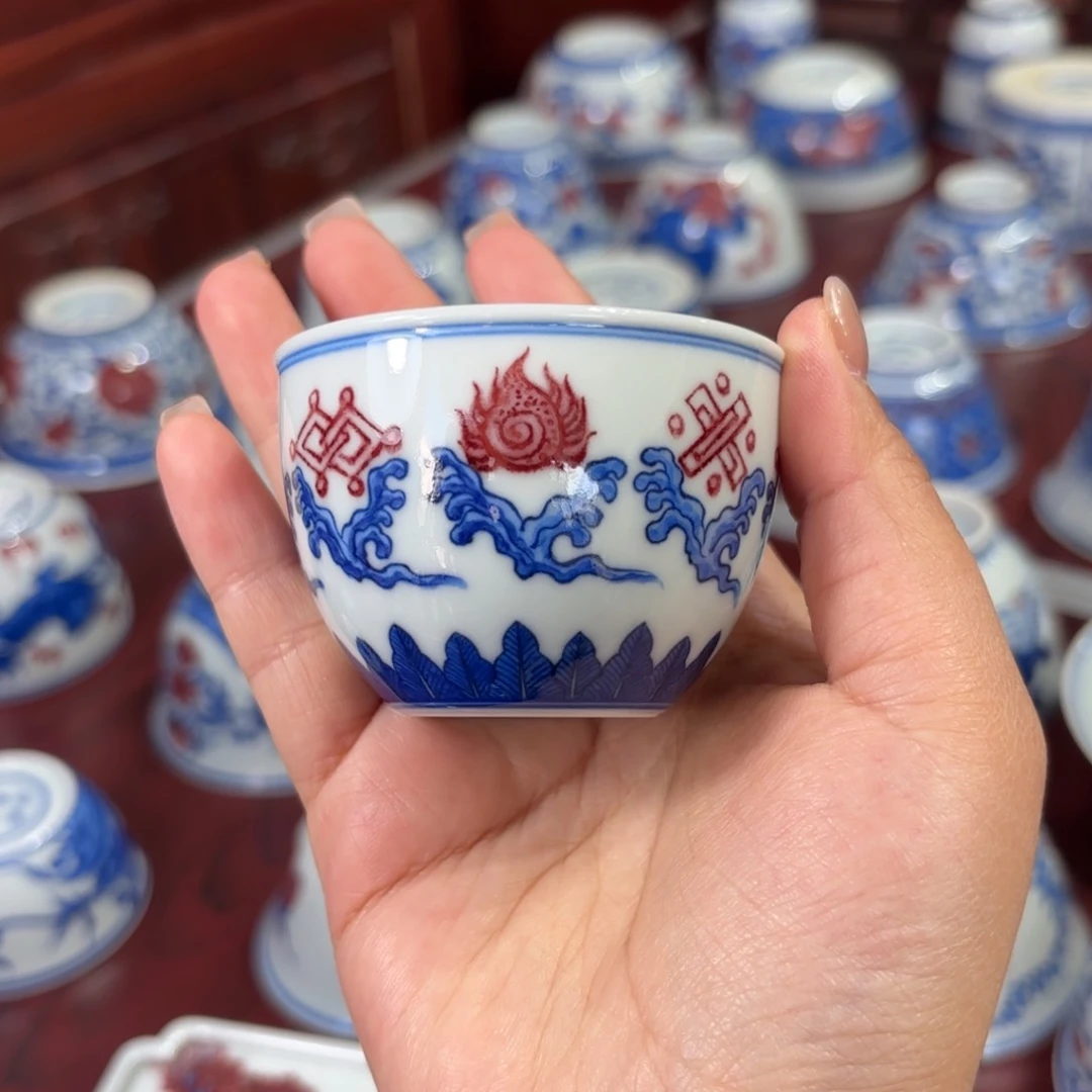 青花釉里红杂宝杯…………