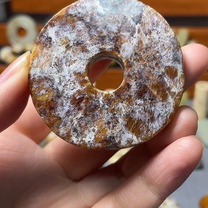 潘***多和田玉未镶嵌挂件