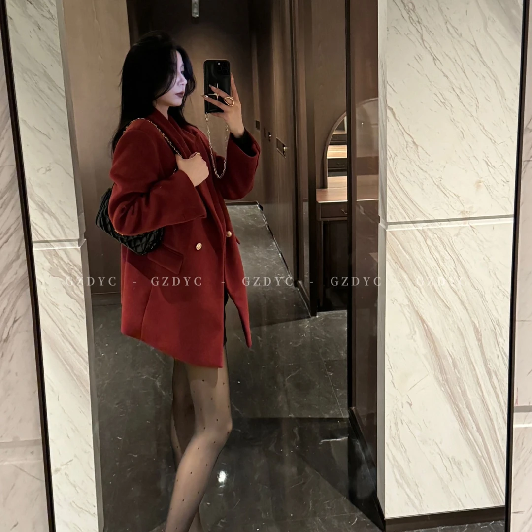 【鸽子的衣橱】|冬至|  红色高级氛围感精致穿搭羽绒服毛呢外套松弛