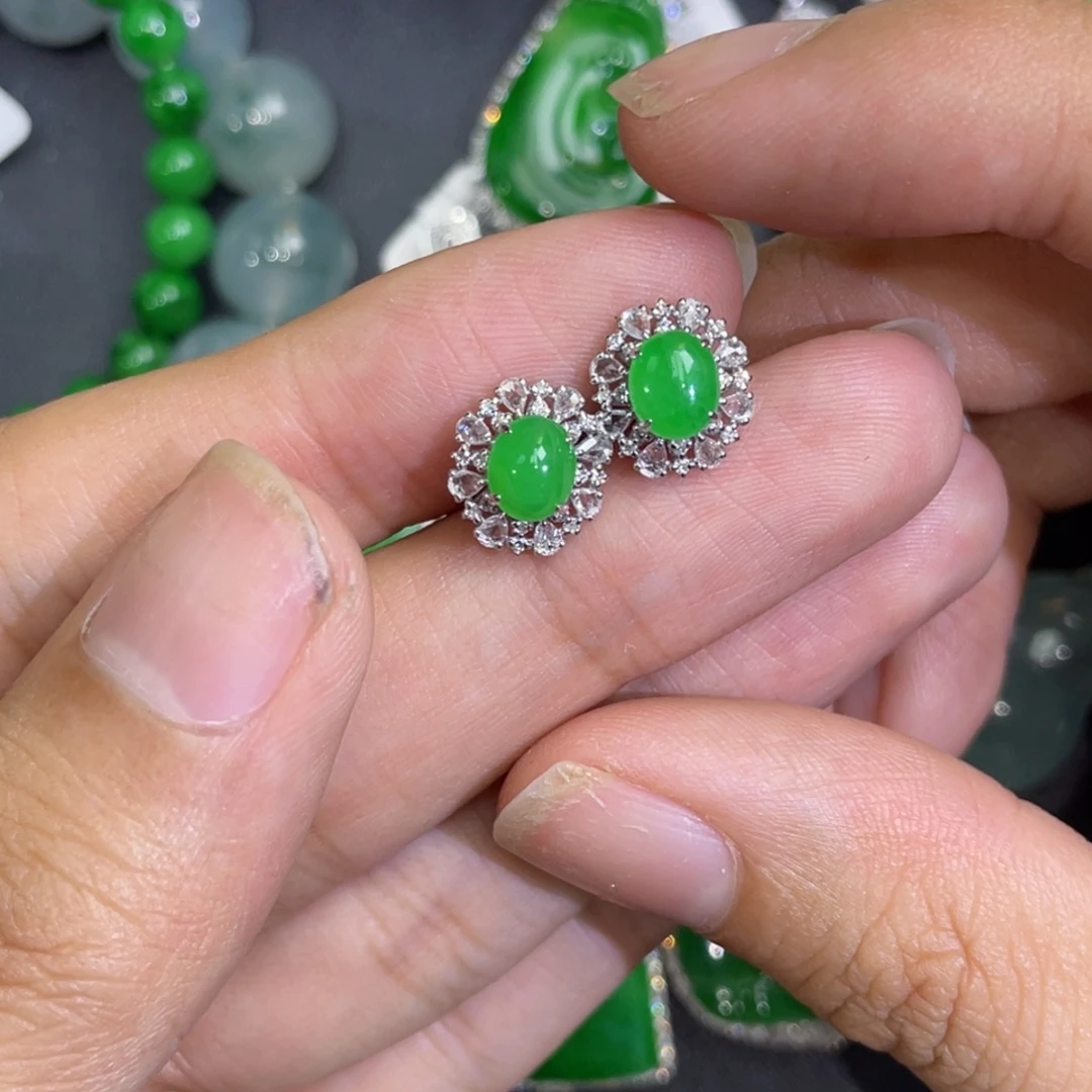 翡翠18K金镶嵌戒指