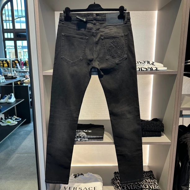 未使用 VERSACE/范思哲 男士经典潮流百搭黑色刺绣修身牛仔裤