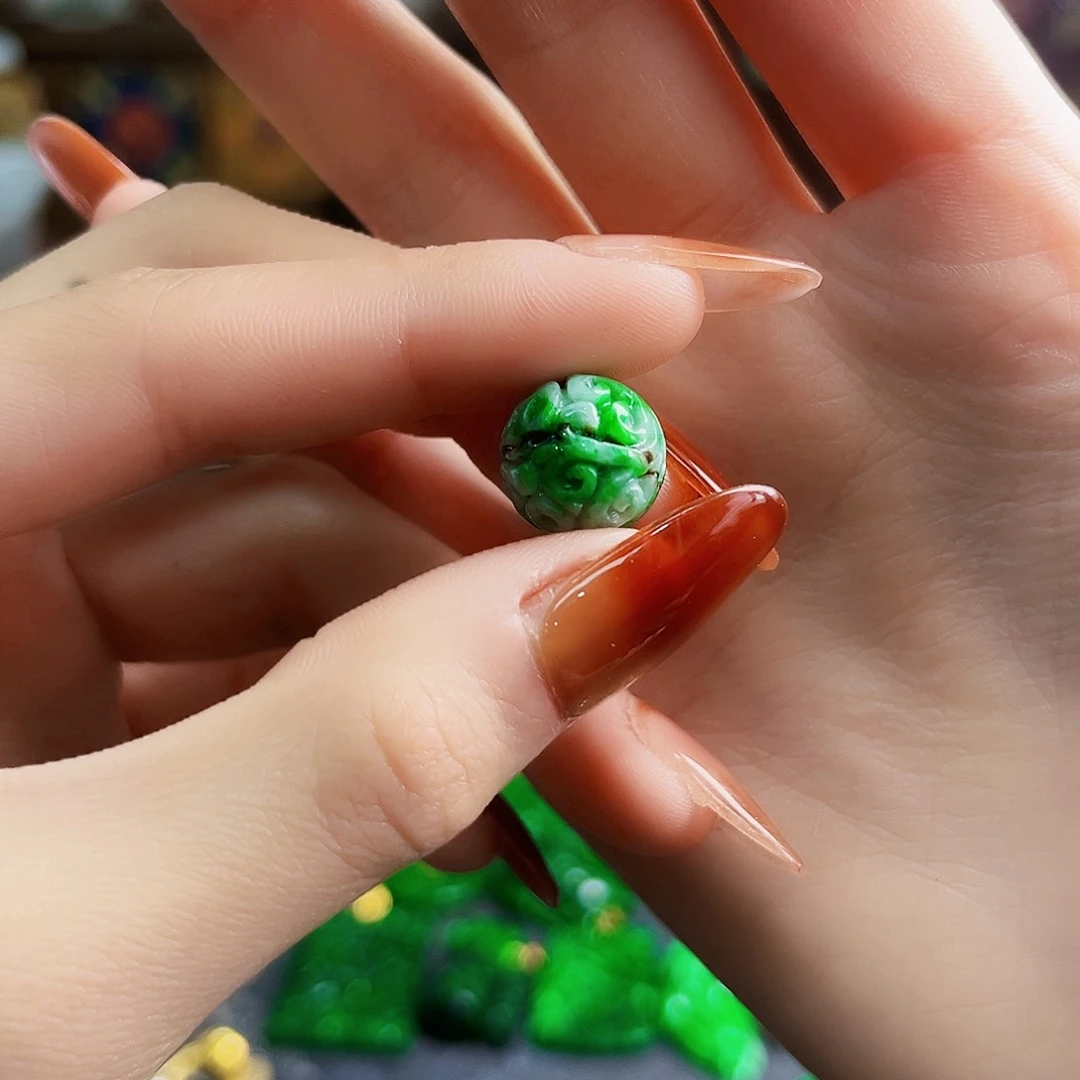 颈饰未镶嵌翡翠多样性