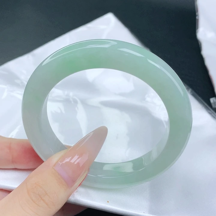 翡翠手镯未镶嵌54-55圈口