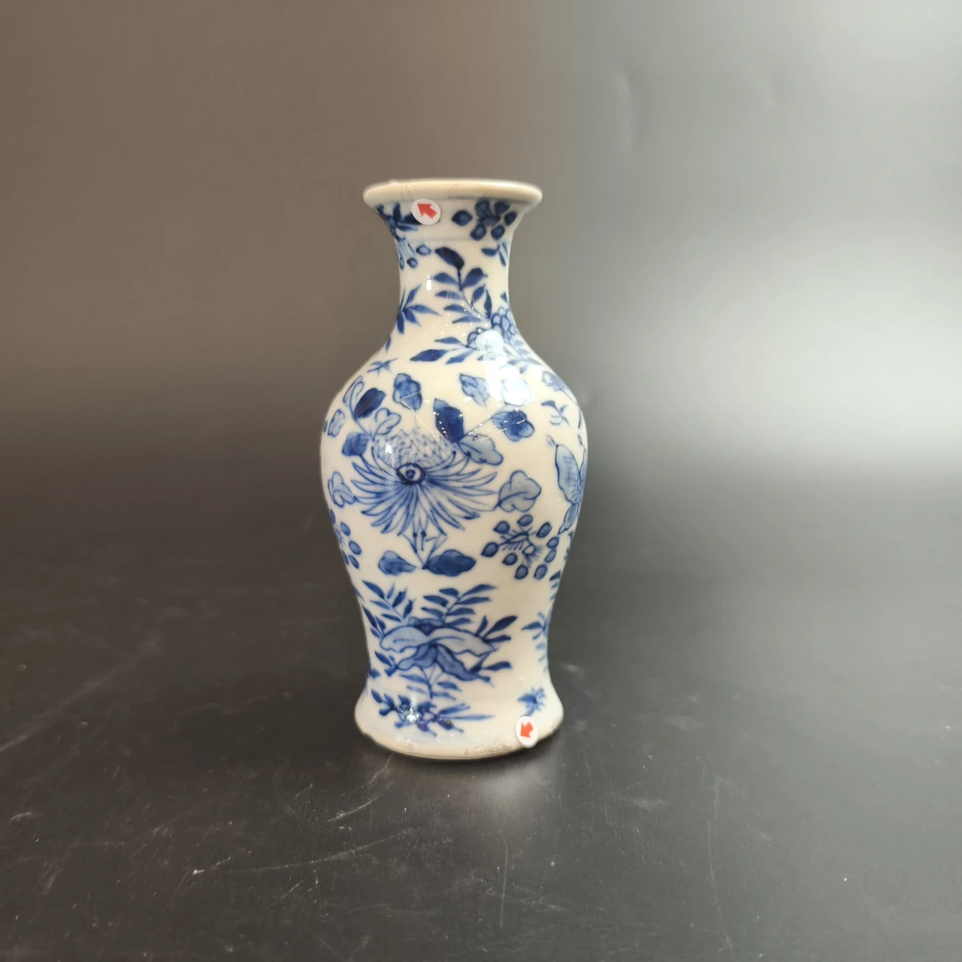 25090915清光绪蝶恋花青花小观音瓶 高12cm
