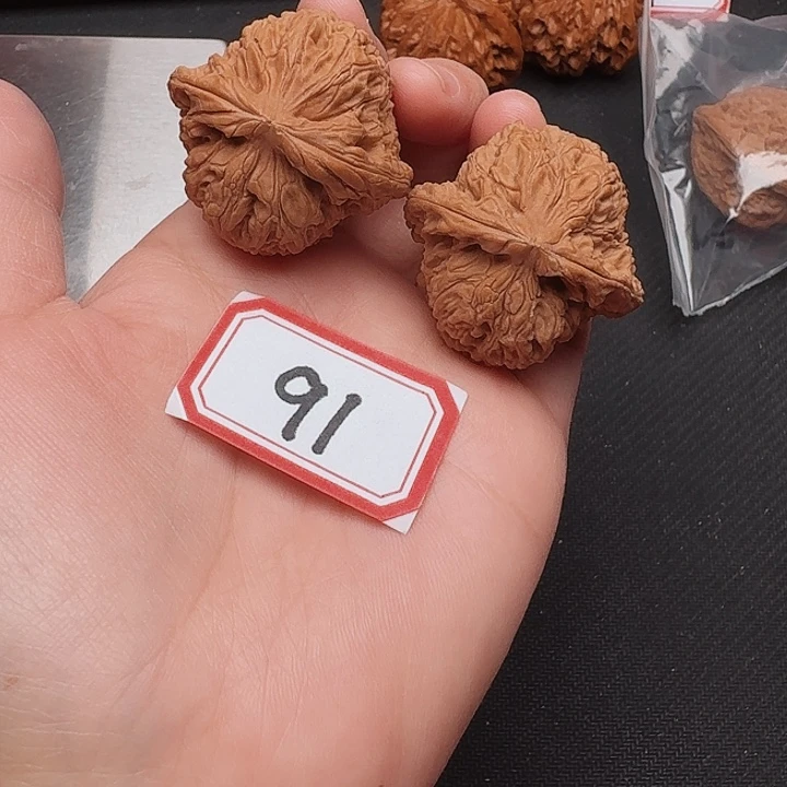 文玩核桃吊坠全品40尺南疆石