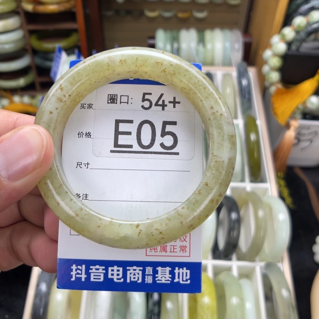 未镶嵌绿泥石云母质玉（岫岩玉）手镯