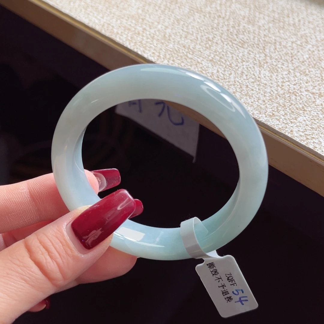 翡翠手镯未镶嵌手镯