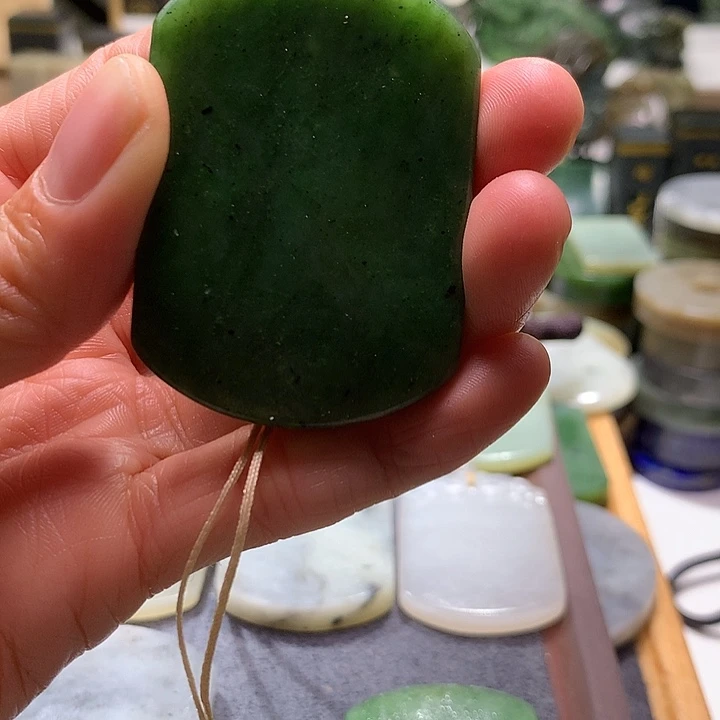 韦***播和田玉未镶嵌珠宝半成品