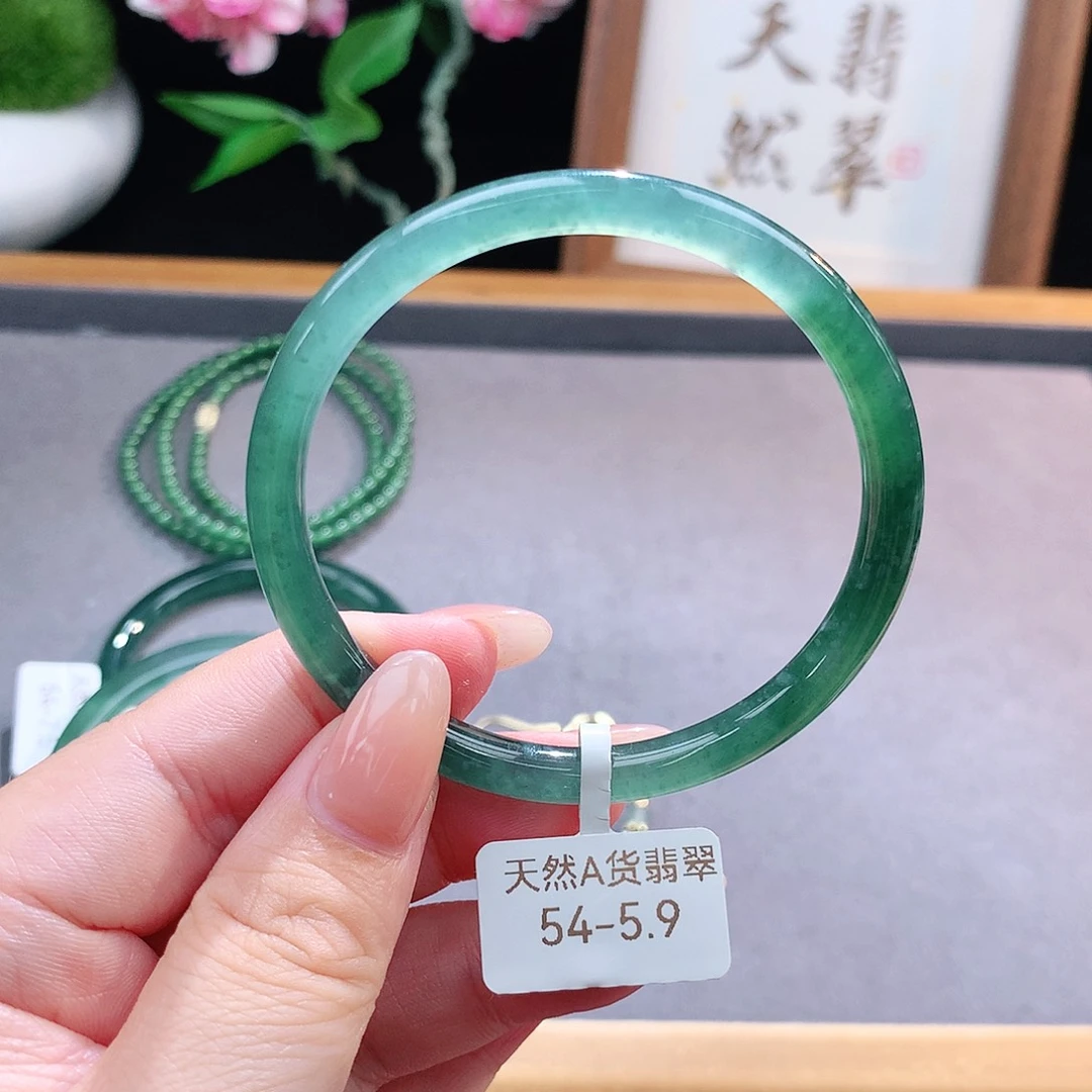 未镶嵌手镯（圆镯）翡翠