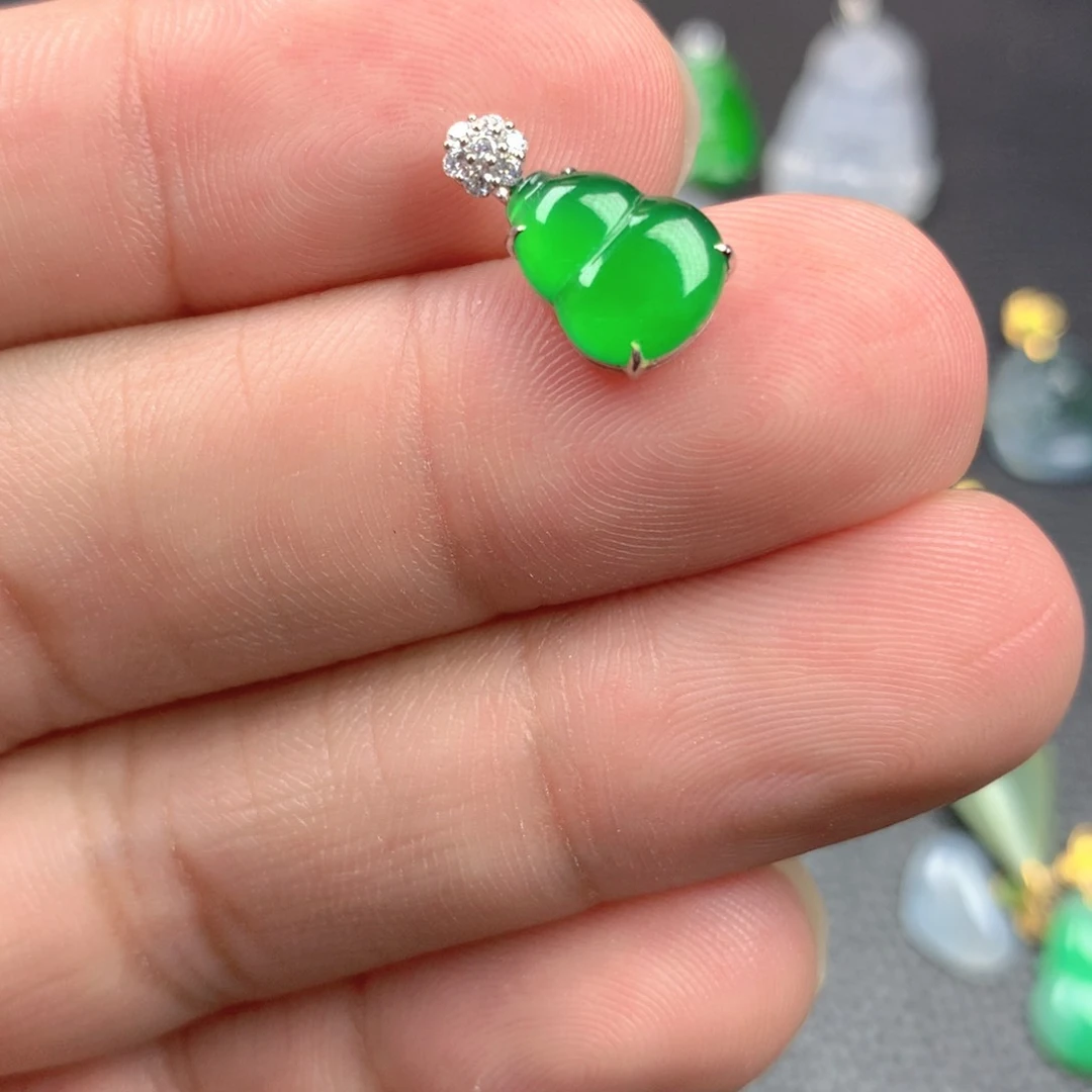 【闪购商品】颈饰18K金镶嵌翡翠翡翠