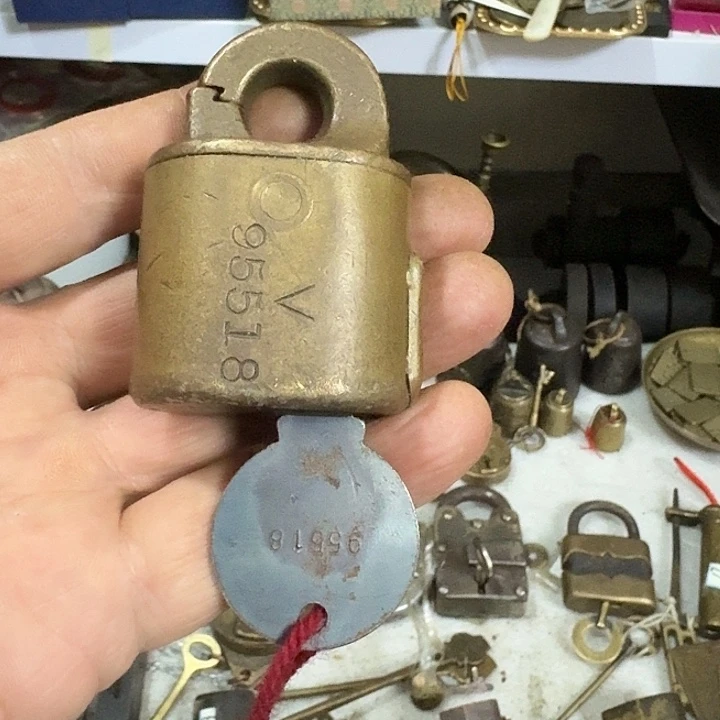 J***E锁好锁哈啊关好大门嘛啊