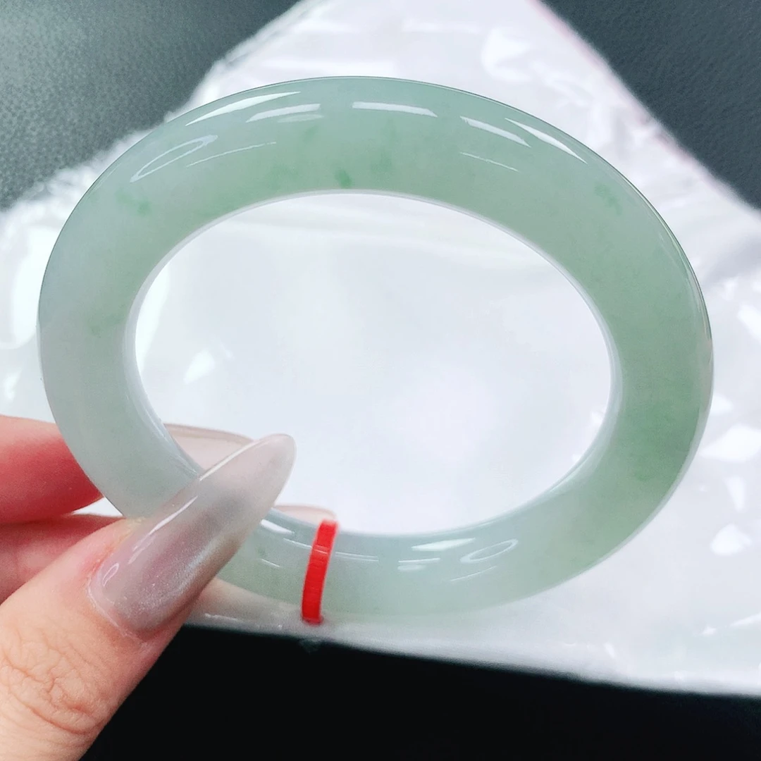 翡翠手镯未镶嵌54圈