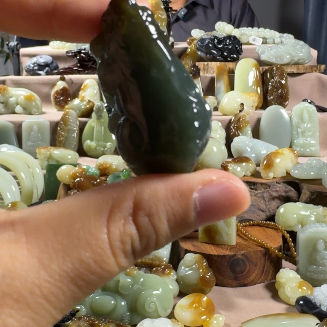 和田玉（糖玉）未镶嵌颈饰